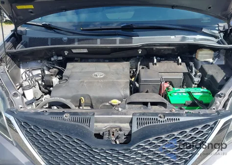 2016 Toyota Sienna Se 8 Passenger z USA, uszkodzony, nr VIN 5TDXK3DC9GS719995